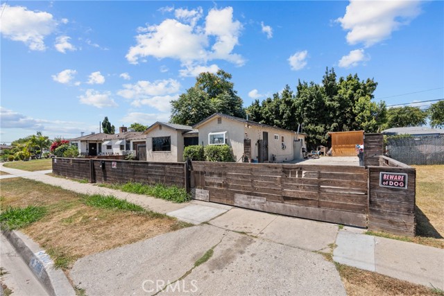 Detail Gallery Image 5 of 43 For 2001 N Salinas Ave, Los Angeles,  CA 90059 - 4 Beds | 2 Baths