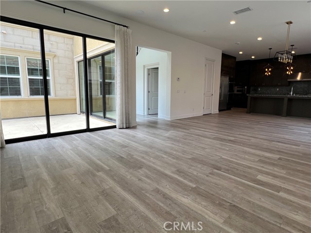 5 Zion Drive, Lake Forest CA: https://media.crmls.org/medias/eb46de24-3776-4503-a0aa-b2073661c25e.jpg