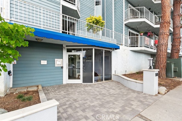 Detail Gallery Image 1 of 1 For 1100 Euclid Ave #120,  Long Beach,  CA 90804 - 2 Beds | 2 Baths