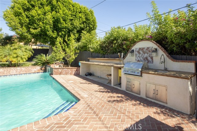 1640 Ard Eevin Avenue, Glendale CA: https://media.crmls.org/medias/eb4732dc-9e4b-4828-b923-ae055ea24bec.jpg