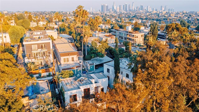 811 Maltman Avenue, Los Angeles CA: https://media.crmls.org/medias/eb479520-0fa4-41ca-9346-44c8d412d7f1.jpg