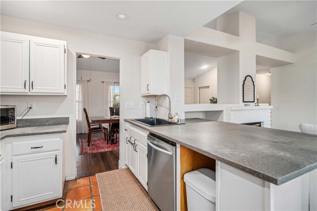 Detail Gallery Image 10 of 45 For 3340 Brabham Ave, Rosamond,  CA 93560 - 4 Beds | 3 Baths