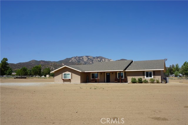 Detail Gallery Image 4 of 52 For 49726 Paiute Ct, Aguanga,  CA 92536 - 4 Beds | 2/1 Baths