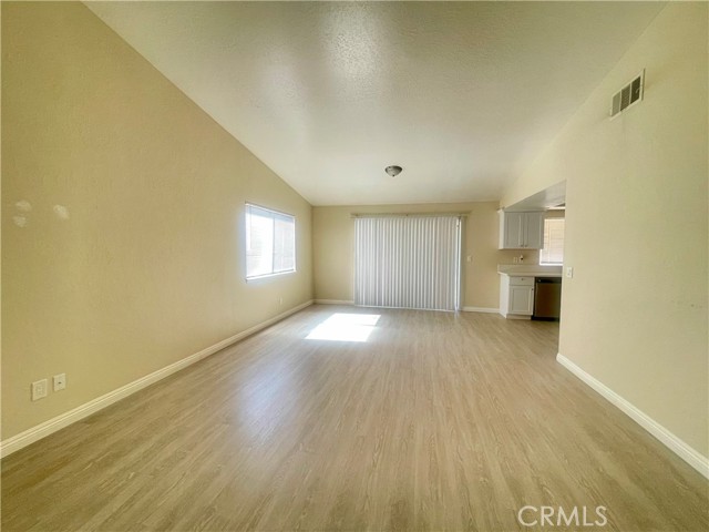 Detail Gallery Image 5 of 25 For 1305 Herzel Ave, Lancaster,  CA 93535 - 4 Beds | 2 Baths