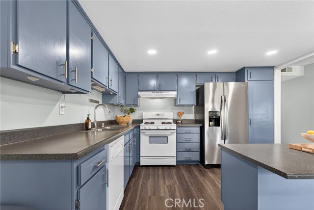 Detail Gallery Image 10 of 28 For 27026 Rio Pecos, Valencia,  CA 91354 - 3 Beds | 2 Baths