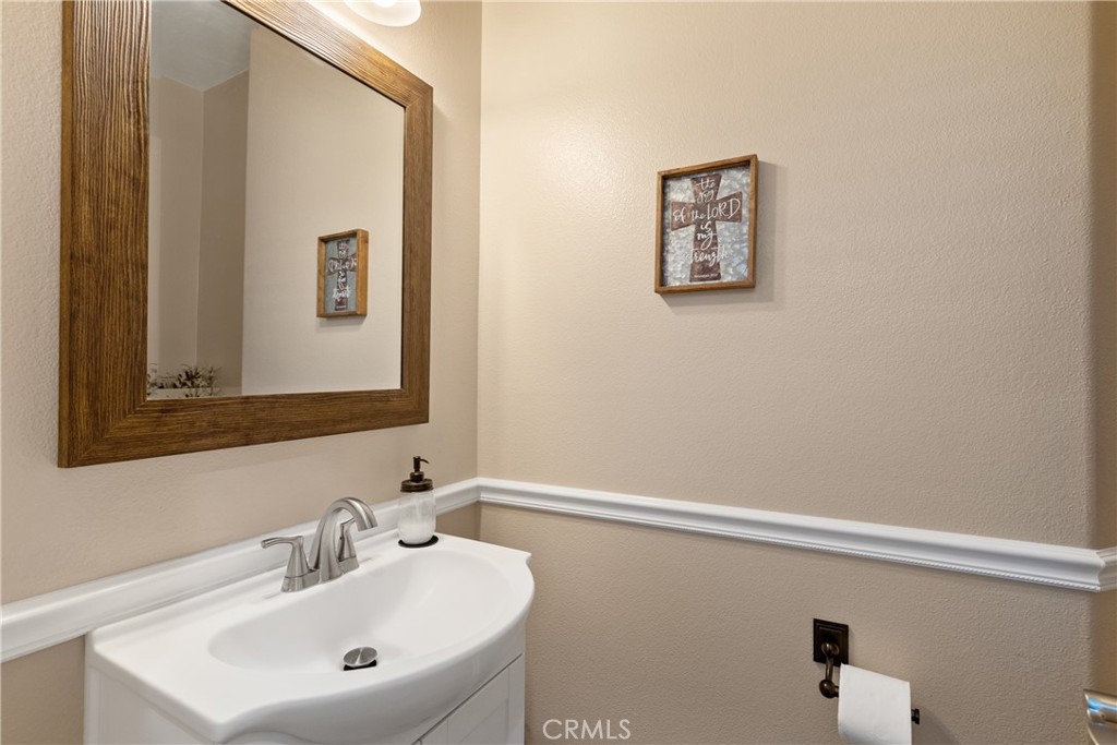 https://media.crmls.org/medias/eb4abdfd-1a30-4030-a73c-3256ab5db576.jpg?preset=X-Large