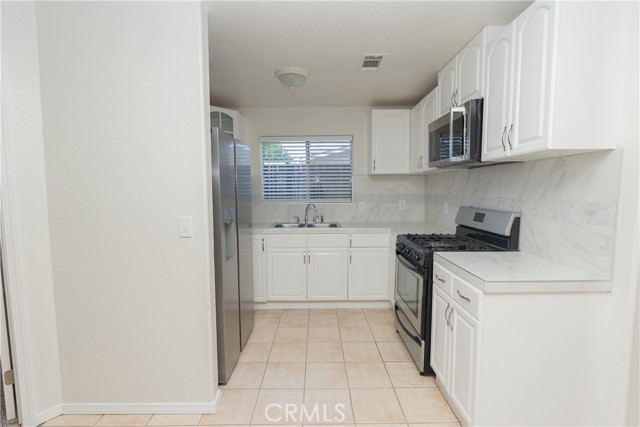 Detail Gallery Image 6 of 59 For 327 Yuba, Orland,  CA 95963 - 5 Beds | 2 Baths