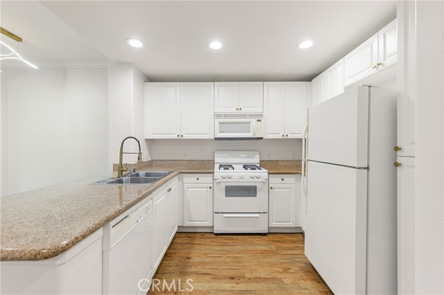 Detail Gallery Image 3 of 24 For 2257 Watermarke Pl, Irvine,  CA 92612 - 1 Beds | 1 Baths