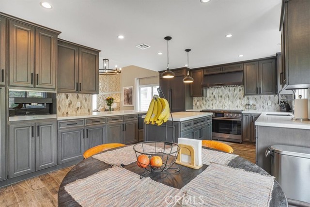 Image 17 of 52 For 450 Pesaro Street
