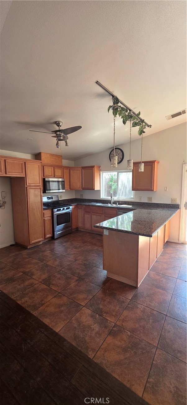 Detail Gallery Image 10 of 17 For 839 N Allen St, Banning,  CA 92220 - 4 Beds | 2 Baths