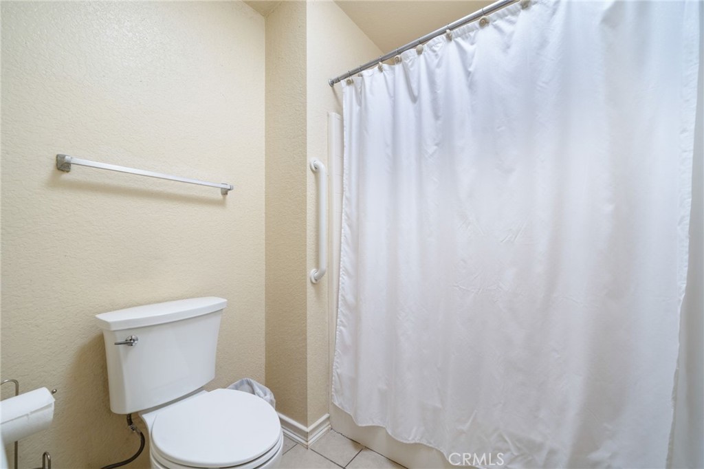 https://media.crmls.org/medias/eb4cff5f-d87e-4eef-93bf-58a69999c2bf.jpg?preset=X-Large