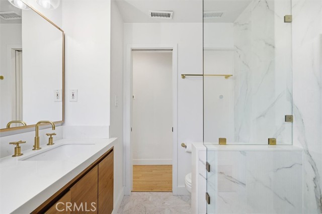 Detail Gallery Image 15 of 37 For 7337 W 88th St, Los Angeles,  CA 90045 - 4 Beds | 4 Baths