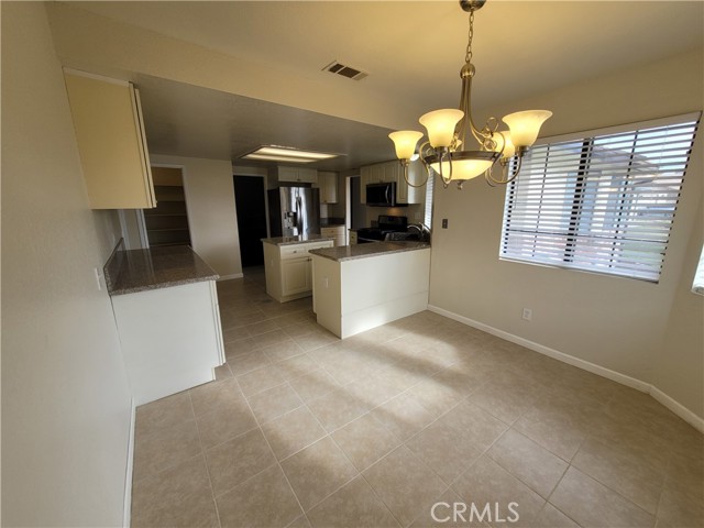 Detail Gallery Image 4 of 25 For 4160 Barnstaple Ct, Hemet,  CA 92545 - 4 Beds | 2 Baths