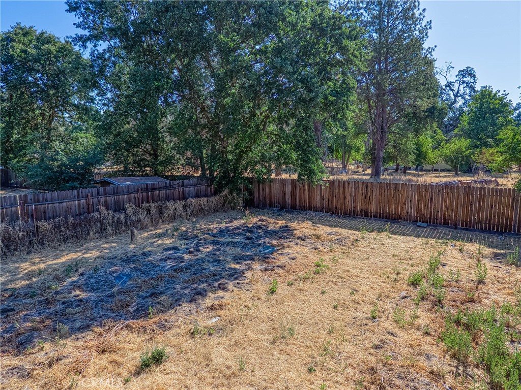 https://media.crmls.org/medias/eb4d657b-a55a-4245-b9ce-1893015835d6.jpg?preset=X-Large