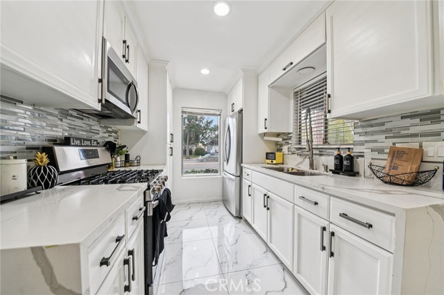 Detail Gallery Image 11 of 32 For 1430 Cabrillo Park #B,  Santa Ana,  CA 92701 - 2 Beds | 2 Baths