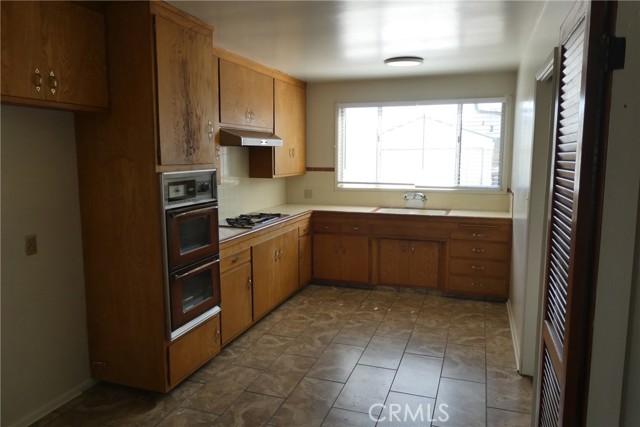 Detail Gallery Image 13 of 20 For 4736 W 169th, Lawndale,  CA 90260 - 2 Beds | 2 Baths