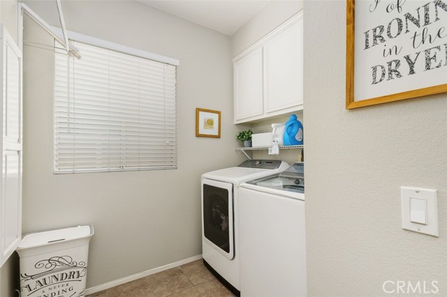 431 Redwing Drive, Corona CA: https://media.crmls.org/medias/eb4e8647-e2cd-4f62-b645-5427359cb18e.jpg