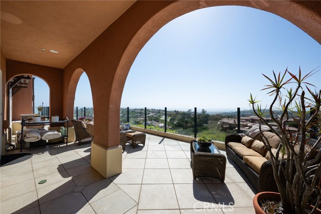 11 Classico Drive, Newport Coast CA: https://media.crmls.org/medias/eb4f7326-0350-4aaa-a135-cf4194da507d.jpg