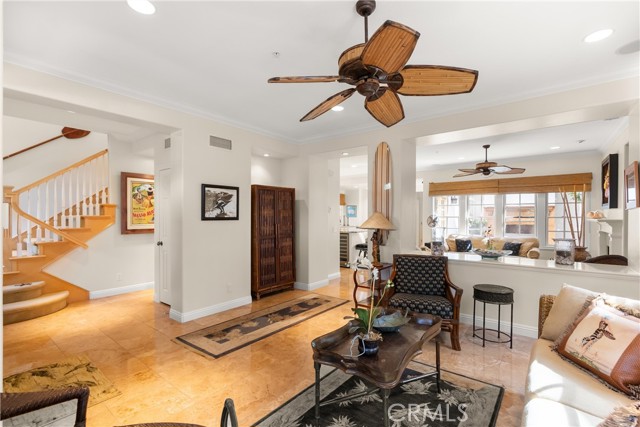 Detail Gallery Image 3 of 22 For 2501 Bungalow Pl #1,  Corona Del Mar,  CA 92625 - 2 Beds | 2/1 Baths