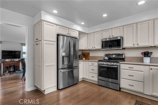 420 Palos Verdes Boulevard, Redondo Beach CA: https://media.crmls.org/medias/eb4f8eb5-9dfe-42b4-9035-f975cae43026.jpg
