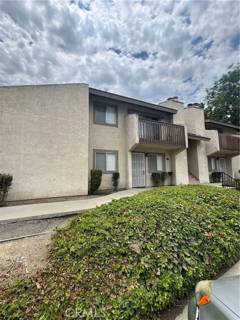 1251 S Meadow Lane, Colton CA: https://media.crmls.org/medias/eb4f97a3-410a-43ad-b112-193f1437bd88.jpg