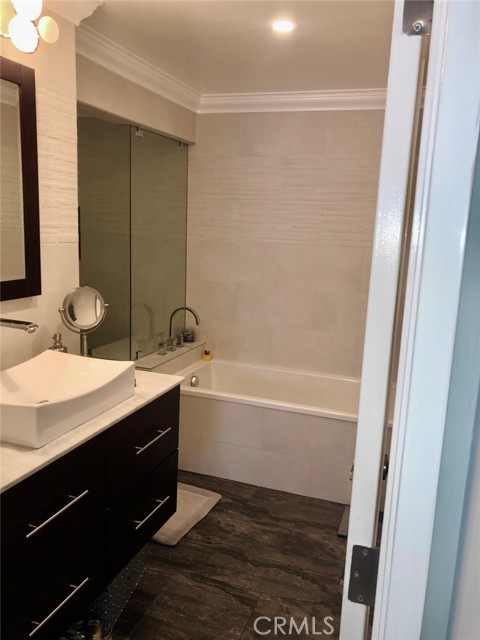 555 Esplanade, Redondo Beach CA: https://media.crmls.org/medias/eb4ff645-ad6b-49be-aef8-e536abaea3c8.jpg