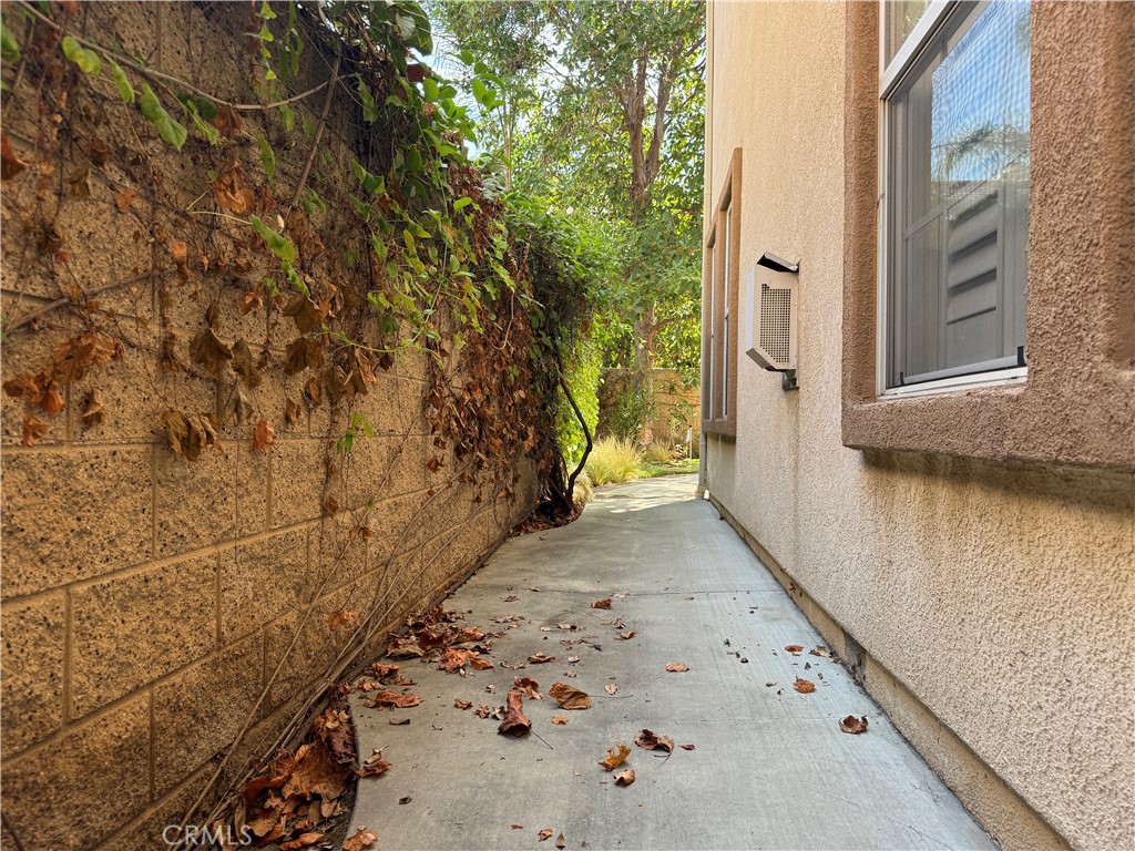 https://media.crmls.org/medias/eb500225-5ff1-4bfd-b9ba-10114f15df0b.jpg?preset=X-Large