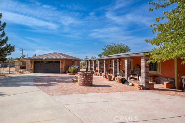 14221 Tumbleweed Road, Phelan CA: https://media.crmls.org/medias/eb501e38-30f9-4fe7-8daa-c8fc8d0de674.jpg