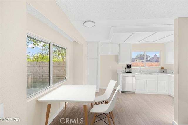 Detail Gallery Image 7 of 21 For 2733 Coria Pl, Palmdale,  CA 93550 - 3 Beds | 2 Baths