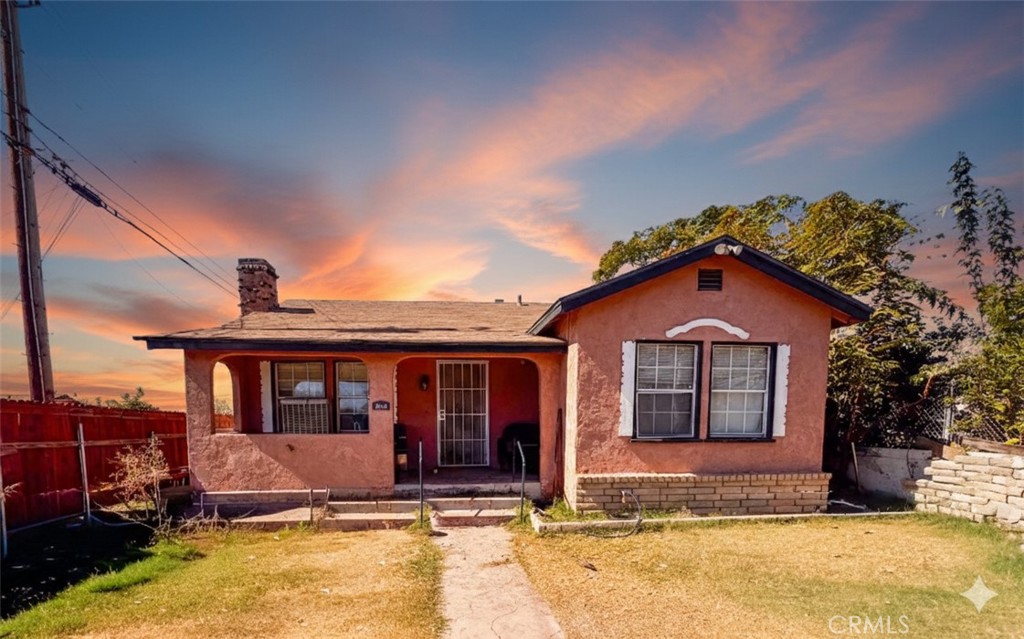 2512 N Baker