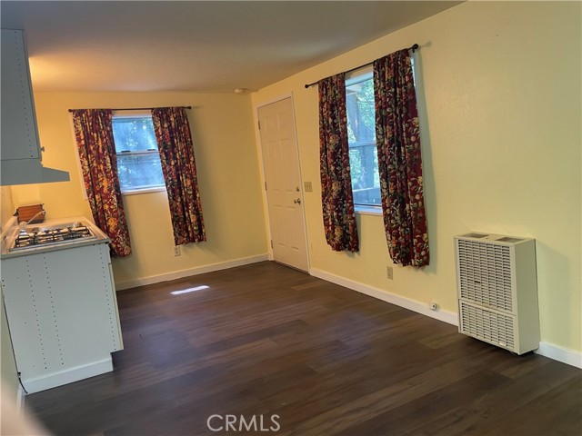 652 Knoll Drive, Crestline CA: https://media.crmls.org/medias/eb522990-ca77-48c1-b45f-d3206667bf85.jpg