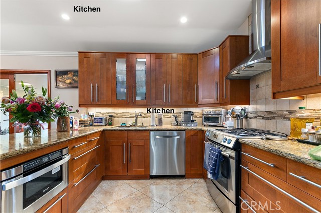 10500 Jordan Avenue, Chatsworth CA: https://media.crmls.org/medias/eb526c3b-94e0-437c-b36e-2667d56d0612.jpg