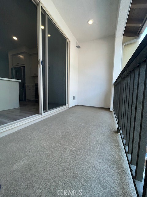 7256 Highwater Dr, Huntington Beach CA: https://media.crmls.org/medias/eb53ace6-54ec-43d7-ad48-e2e34532fe0a.jpg