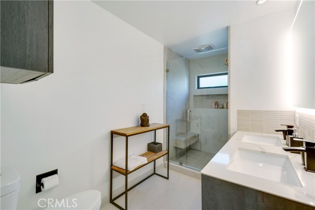 203 Via Ravenna, Newport Beach CA: https://media.crmls.org/medias/eb549297-11ed-44b4-a899-0fd339452153.jpg