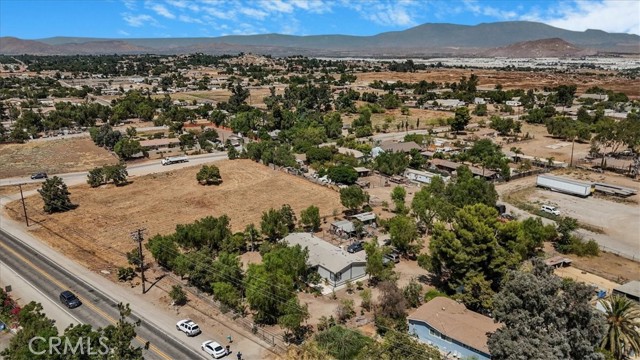 Detail Gallery Image 3 of 39 For 20220 Old Elsinore Rd, Perris,  CA 92570 - 4 Beds | 2 Baths