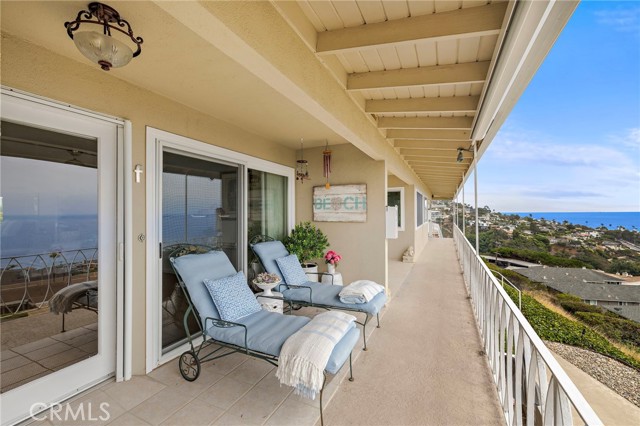 21702 Ocean Vista Drive, Laguna Beach CA: https://media.crmls.org/medias/eb5582ef-7415-4dec-b998-15c3af6d0683.jpg