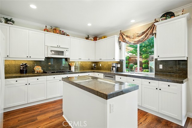 13742 Woodcrest Court, Eastvale CA: https://media.crmls.org/medias/eb589f4c-6278-4a84-93f2-0cc4b5b1dd29.jpg
