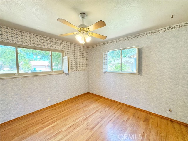 1041 Golden Gate Avenue, Dos Palos CA: https://media.crmls.org/medias/eb58b3c8-92dc-4a61-a05d-0260ec0c4c18.jpg