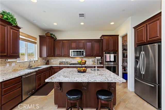 Detail Gallery Image 16 of 51 For 3090 Crystal Ridge Ln, Colton,  CA 92324 - 4 Beds | 3/1 Baths
