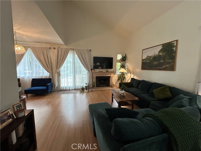 11919 Bubbling Brook Street, Moorpark CA: https://media.crmls.org/medias/eb5904f1-4f52-41be-9016-c2feeffe7e7c.jpg