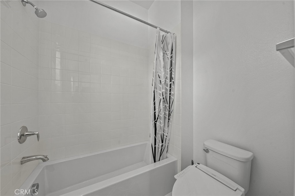 https://media.crmls.org/medias/eb592c3b-7f9e-4d31-8308-fb791ce9649a.jpg?preset=X-Large