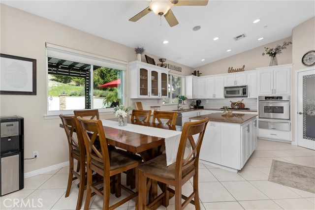 Detail Gallery Image 11 of 52 For 3009 Shadid, Colton,  CA 92324 - 5 Beds | 3/1 Baths