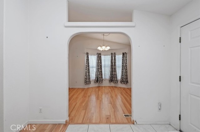 13393 Mariposa Road, Victorville CA: https://media.crmls.org/medias/eb59408f-3689-4f56-b88c-3138f789acab.jpg