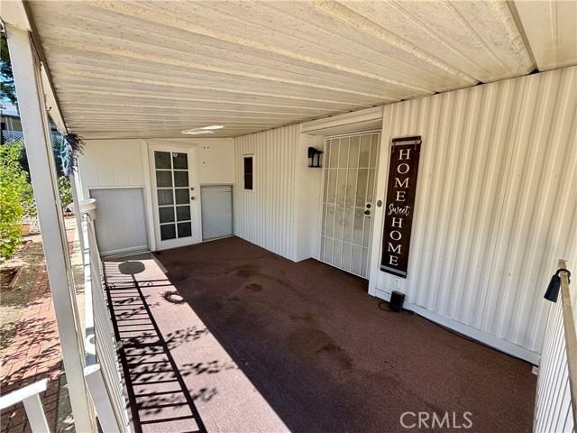 22895 Skylink Drive, Canyon Lake CA: https://media.crmls.org/medias/eb5966de-db43-477c-9105-7580c51ad3f3.jpg
