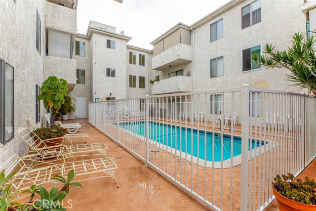 1422 Rock Glen Avenue, Glendale CA: https://media.crmls.org/medias/eb5aa39b-a2a0-472a-b3ec-52cc315e16f7.jpg