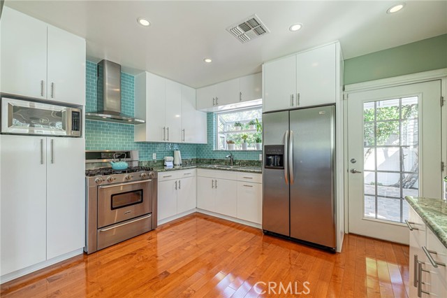 Detail Gallery Image 25 of 53 For 14156 Califa, Sherman Oaks,  CA 91401 - 3 Beds | 2 Baths