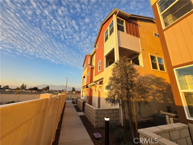 Detail Gallery Image 1 of 40 For 5961 Huntington Dr, Corona,  CA 92880 - 3 Beds | 2/1 Baths