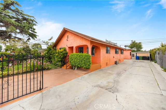 157 E 70th Street, Los Angeles CA: https://media.crmls.org/medias/eb5ba9e7-8220-4fc7-8383-e89f06e1b5bf.jpg
