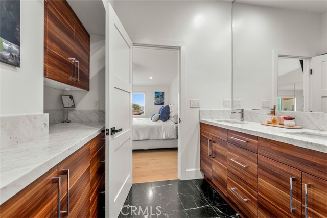 Detail Gallery Image 15 of 27 For 2111 Vista Entrada, Newport Beach,  CA 92660 - 3 Beds | 2/1 Baths