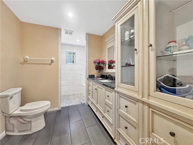 7736 Sugar Drive, Huntington Beach CA: https://media.crmls.org/medias/eb5cd886-b591-46c3-8e62-587e873a767a.jpg